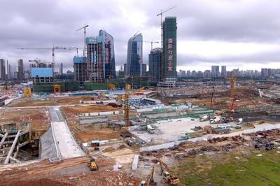 前海市政路網加速成型 多個在建項目預計明年完工，為區域發展注入新動力